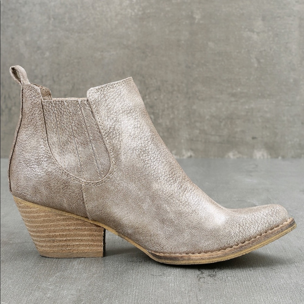 Distressed Shimmering Gold Western Ankle Booties - Picture 5 of 5